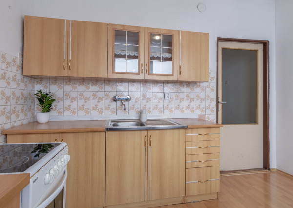 REZERVOVANÉ: Na predaj útulný 2-izbový byt v malebných Hybiach v pokojnej lokalite