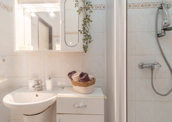 REZERVOVANÉ: Na predaj útulný 2-izbový byt v malebných Hybiach v pokojnej lokalite