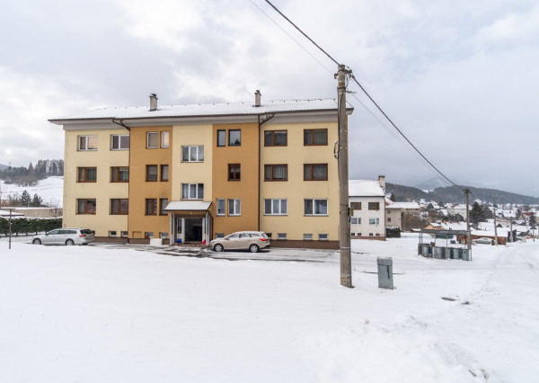 REZERVOVANÉ: Na predaj útulný 2-izbový byt v malebných Hybiach v pokojnej lokalite