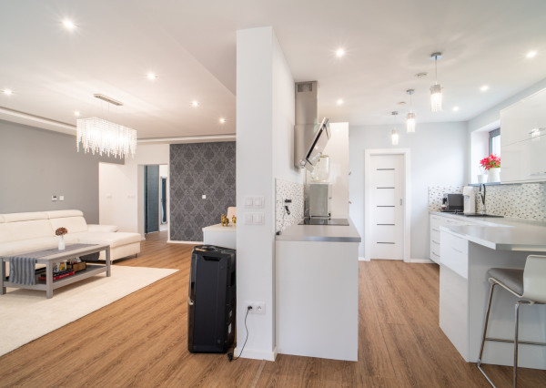 Na predaj priestranný 4-izbový rodinný dom s dvojgarážou v obci Báč