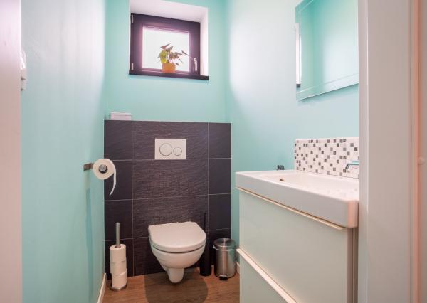 Na predaj priestranný 4-izbový rodinný dom s dvojgarážou v obci Báč