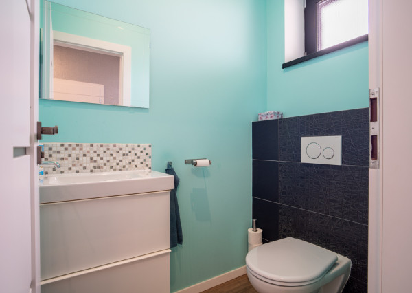 Na predaj priestranný 4-izbový rodinný dom s dvojgarážou v obci Báč