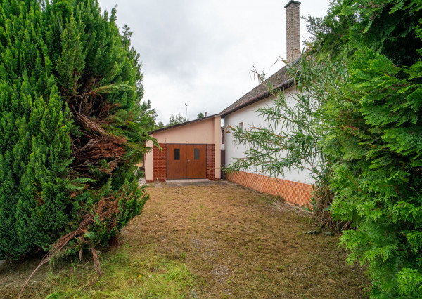 Na predaj pôvodný 3-izbový rodinný dom s potenciálom v Trenčíne, časť Zlatovce