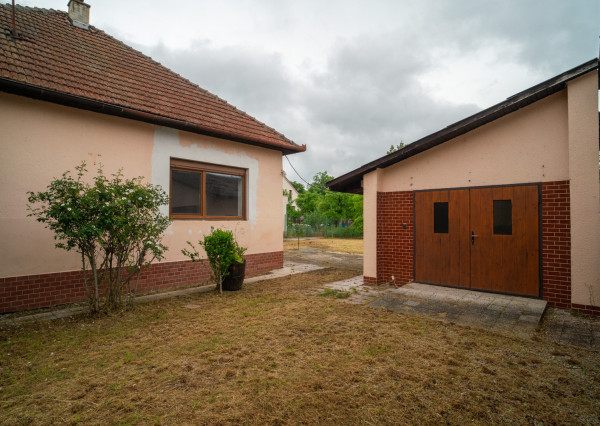 Na predaj pôvodný 3-izbový rodinný dom s potenciálom v Trenčíne, časť Zlatovce