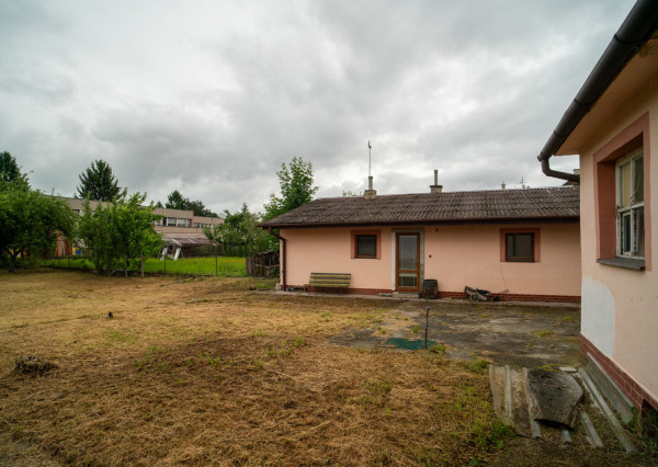 Na predaj pôvodný 3-izbový rodinný dom s potenciálom v Trenčíne, časť Zlatovce