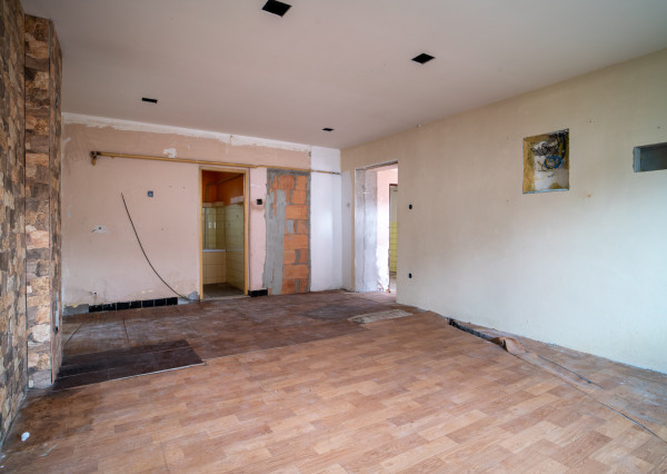 Na predaj pôvodný 3-izbový rodinný dom s potenciálom v Trenčíne, časť Zlatovce