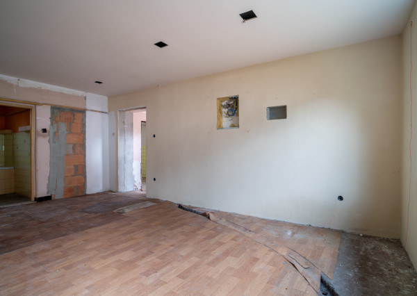 Na predaj pôvodný 3-izbový rodinný dom s potenciálom v Trenčíne, časť Zlatovce