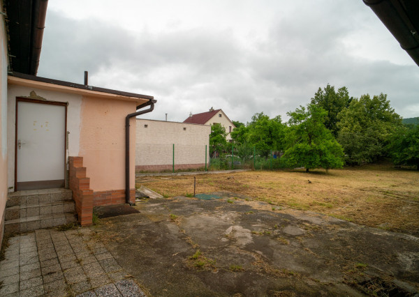 Na predaj rozľahlý pozemok s investičným potenciálom v Trenčíne, časť Zlatovce