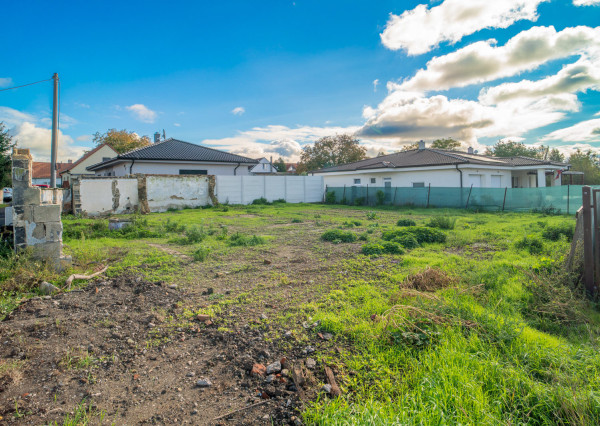 REZERVOVANÉ:Na predaj pozemok so stavebným povolením a projektom k rodinnému domu v obci Vysoká pri Morave