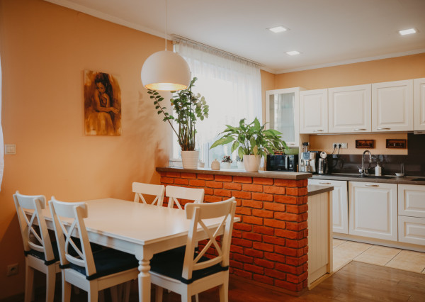 PREDANÉ: Na predaj priestranný rodinný dom v obci Beluša