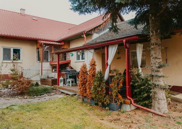 PREDANÉ: Na predaj priestranný rodinný dom v obci Beluša