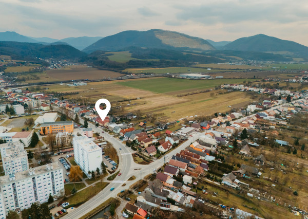 PREDANÉ: Na predaj priestranný rodinný dom v obci Beluša