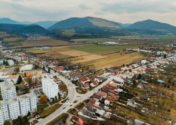 PREDANÉ: Na predaj priestranný rodinný dom v obci Beluša