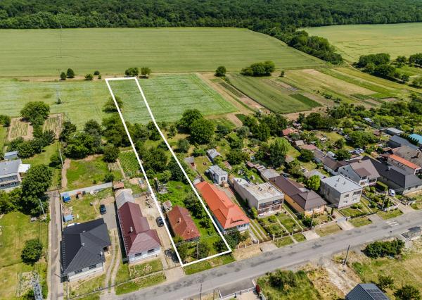 Na predaj obrovský pozemok v obci Moravany-Lučkovce v okrese Michalovce.