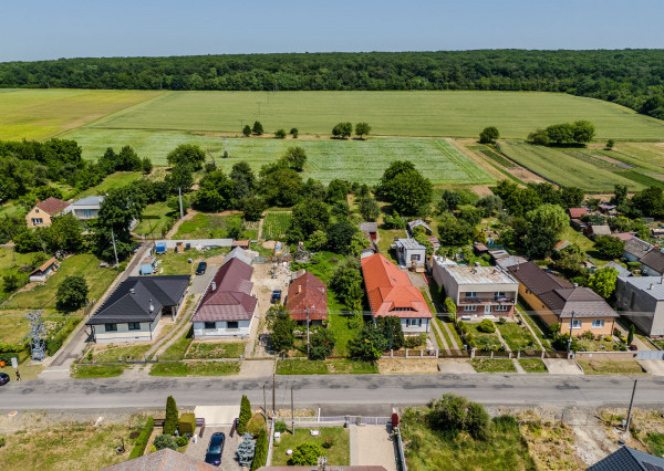 Na predaj rozmerný pozemok vhodný na výstavbu v obci Moravany časť Lučkovce