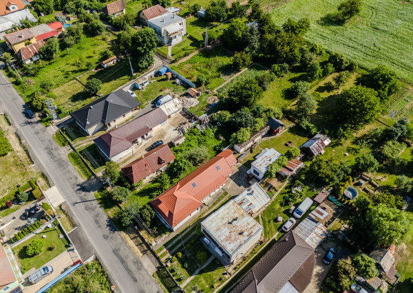 Na predaj rozmerný pozemok vhodný na výstavbu v obci Moravany časť Lučkovce