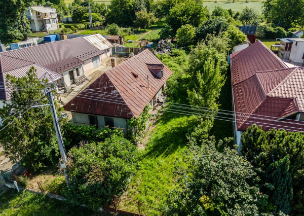 Na predaj rozmerný pozemok vhodný na výstavbu v obci Moravany časť Lučkovce