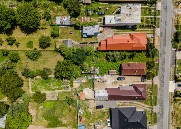 Na predaj rozmerný pozemok vhodný na výstavbu v obci Moravany časť Lučkovce