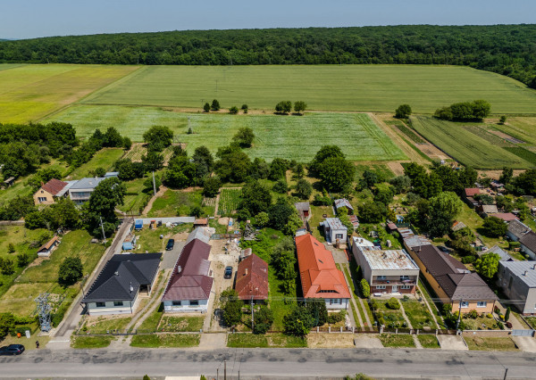 Na predaj rozmerný pozemok vhodný na výstavbu v obci Moravany časť Lučkovce