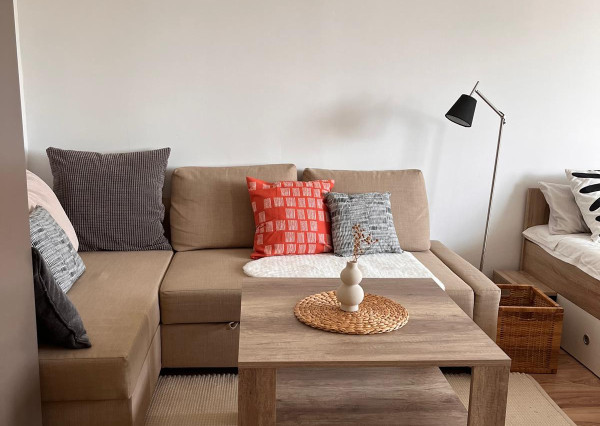 Na prenájom pekný 1-izbový byt s veľkou loggiou v obľúbenej časti Dúbravky