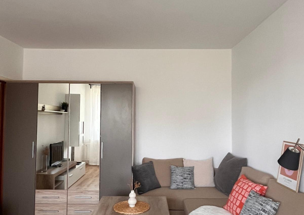 Na prenájom pekný 1-izbový byt s veľkou loggiou v obľúbenej časti Dúbravky