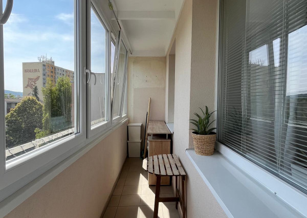 Na prenájom pekný 1-izbový byt s veľkou loggiou v obľúbenej časti Dúbravky