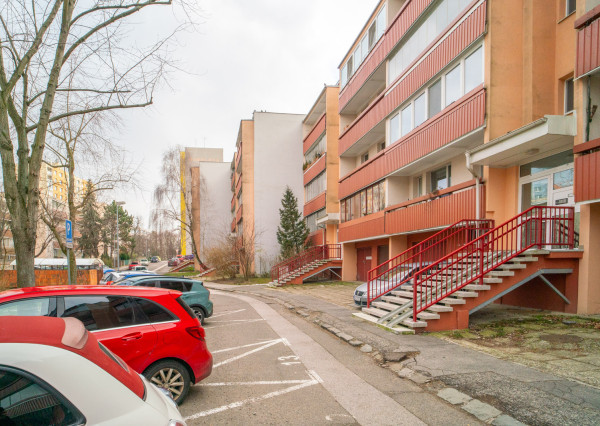 Na prenájom pekný 1-izbový byt s veľkou loggiou v obľúbenej časti Dúbravky