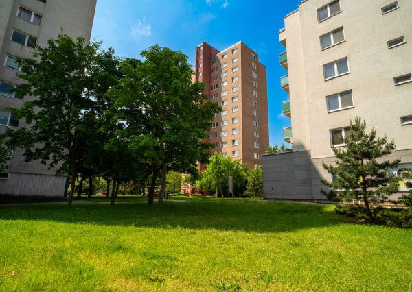 REZERVOVANÉ: Na predaj pekný 3-izbový byt s loggiou v Dúbravke