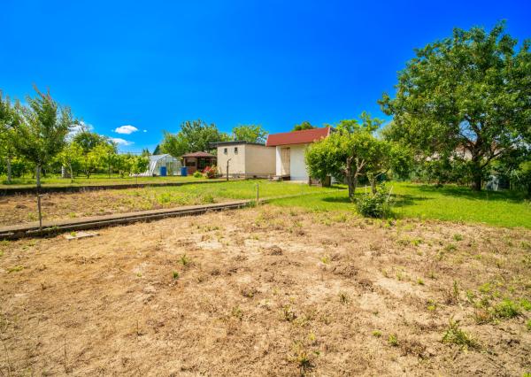 Na predaj záhradná chatka v rekreačnej oblasti v Špačinciach