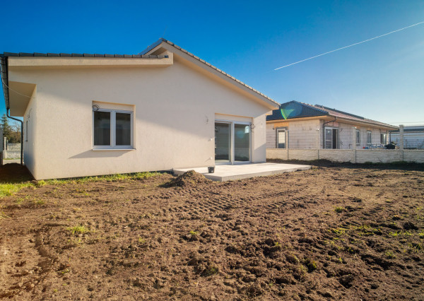 REZERVOVANÉ: Na predaj moderný a energeticky úsporný 3-izbový rodinný dom v Gajaroch
