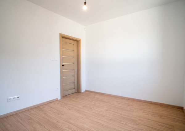 REZERVOVANÉ: Na predaj moderný a energeticky úsporný 3-izbový rodinný dom v Gajaroch