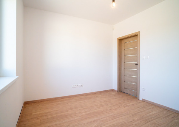 REZERVOVANÉ: Na predaj moderný a energeticky úsporný 3-izbový rodinný dom v Gajaroch