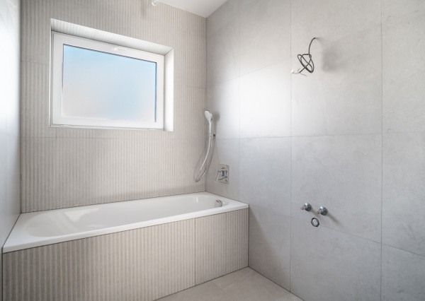 REZERVOVANÉ: Na predaj moderný a energeticky úsporný 3-izbový rodinný dom v Gajaroch