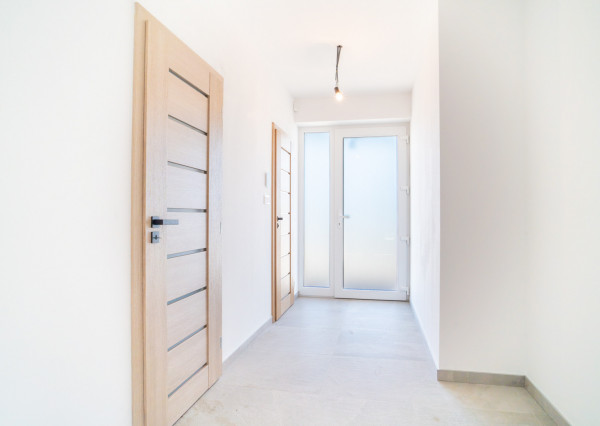 REZERVOVANÉ: Na predaj moderný a energeticky úsporný 3-izbový rodinný dom v Gajaroch