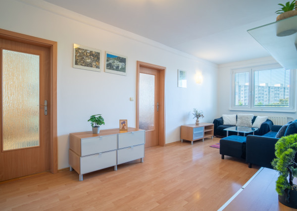 Na prenájom 3-izbový byt v Petržalke na Holičskej ulici