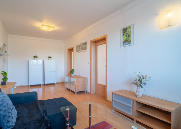 Na prenájom 3-izbový byt v Petržalke na Holičskej ulici