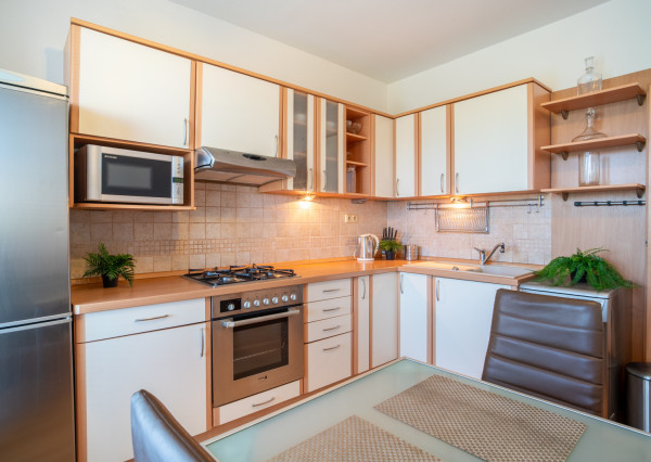 Na prenájom 3-izbový byt v Petržalke na Holičskej ulici