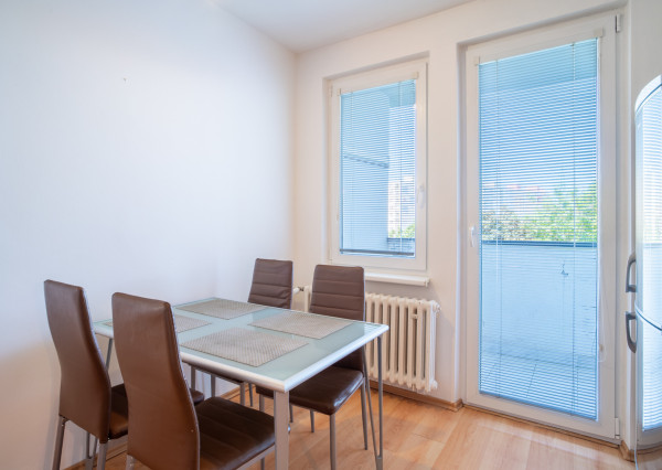 Na prenájom 3-izbový byt v Petržalke na Holičskej ulici