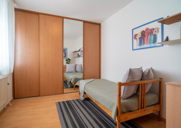 Na prenájom 3-izbový byt v Petržalke na Holičskej ulici