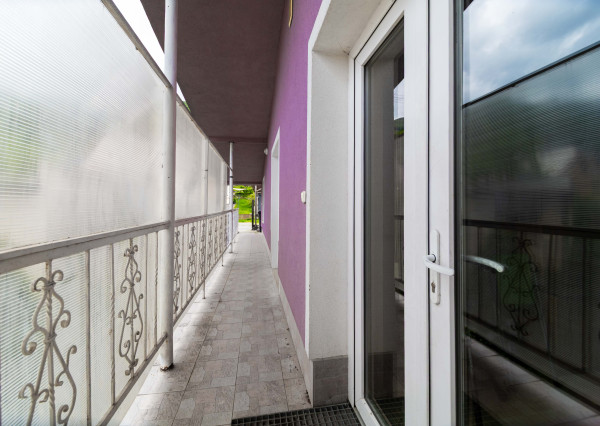 Na predaj 5-izbový byt s terasou a parkovacím miestom v obci Lipovec