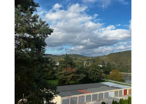 Na prenájom zariadený 1izb byt na Hurbanovej ul. v Trenčíne.