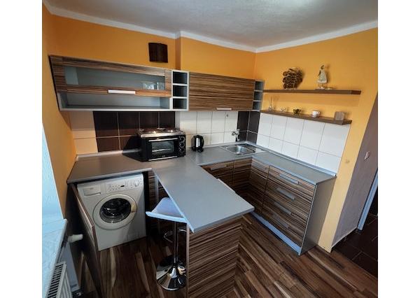 Na prenájom zariadený 1izb byt na Hurbanovej ul. v Trenčíne.