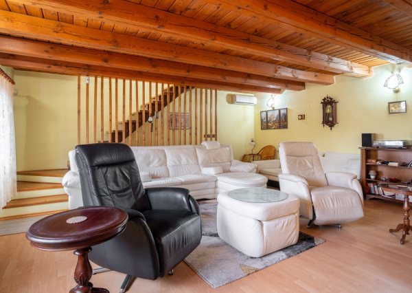 Na predaj príjemný rodinný dom priamo pod lesom v Záhorskej Bystrici