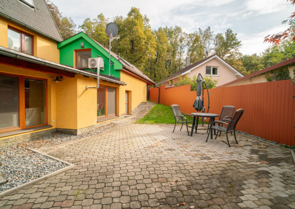 Na predaj príjemný rodinný dom priamo pod lesom v Záhorskej Bystrici