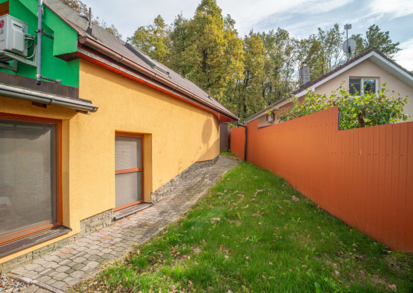 Na predaj príjemný rodinný dom priamo pod lesom v Záhorskej Bystrici