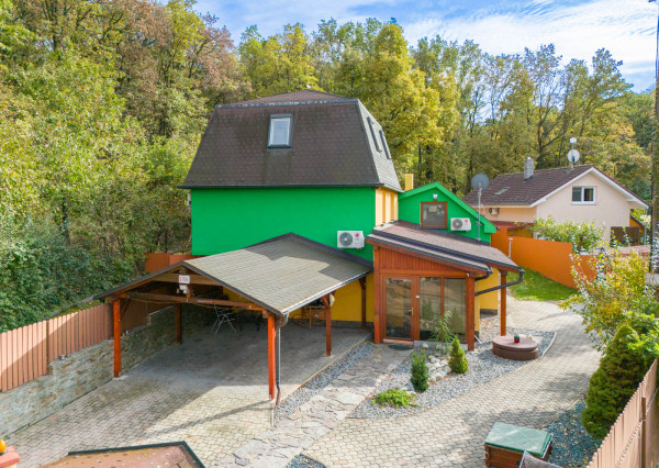 Na predaj príjemný rodinný dom priamo pod lesom v Záhorskej Bystrici