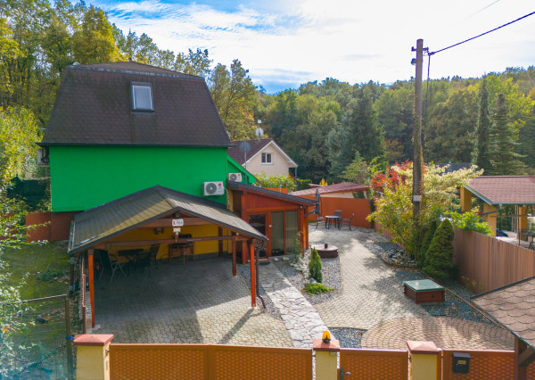 Na predaj príjemný rodinný dom priamo pod lesom v Záhorskej Bystrici