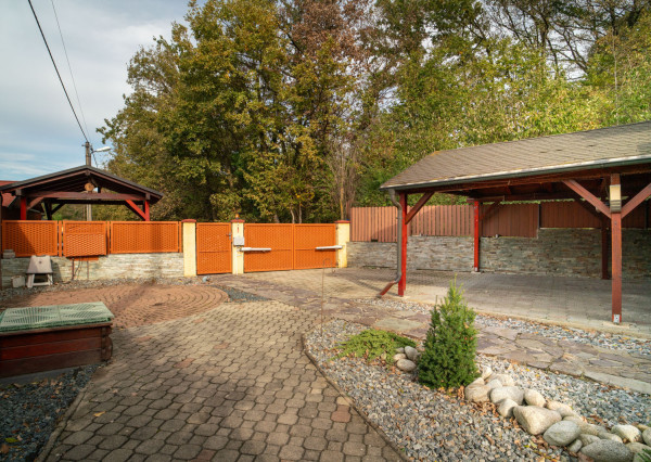 Na predaj príjemný rodinný dom priamo pod lesom v Záhorskej Bystrici