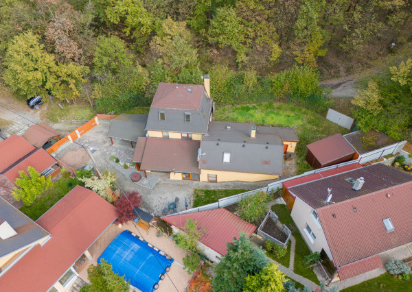 Na predaj príjemný rodinný dom priamo pod lesom v Záhorskej Bystrici