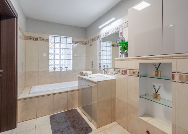 REZERVOVANÉ: Na predaj zariadený 4-izbový rodinný dom v Dolnej Strede